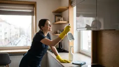 Wipes Away Grease in One Pass—An Inexpensive Shampoo-Based Mix Used by Professional Cleaners